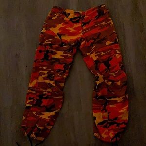 brand new camo pants,dont need have bunchastuff.